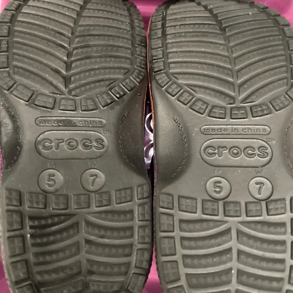 Authentic Hocus Pocus Crocs! Limited - Picture 7 of 16